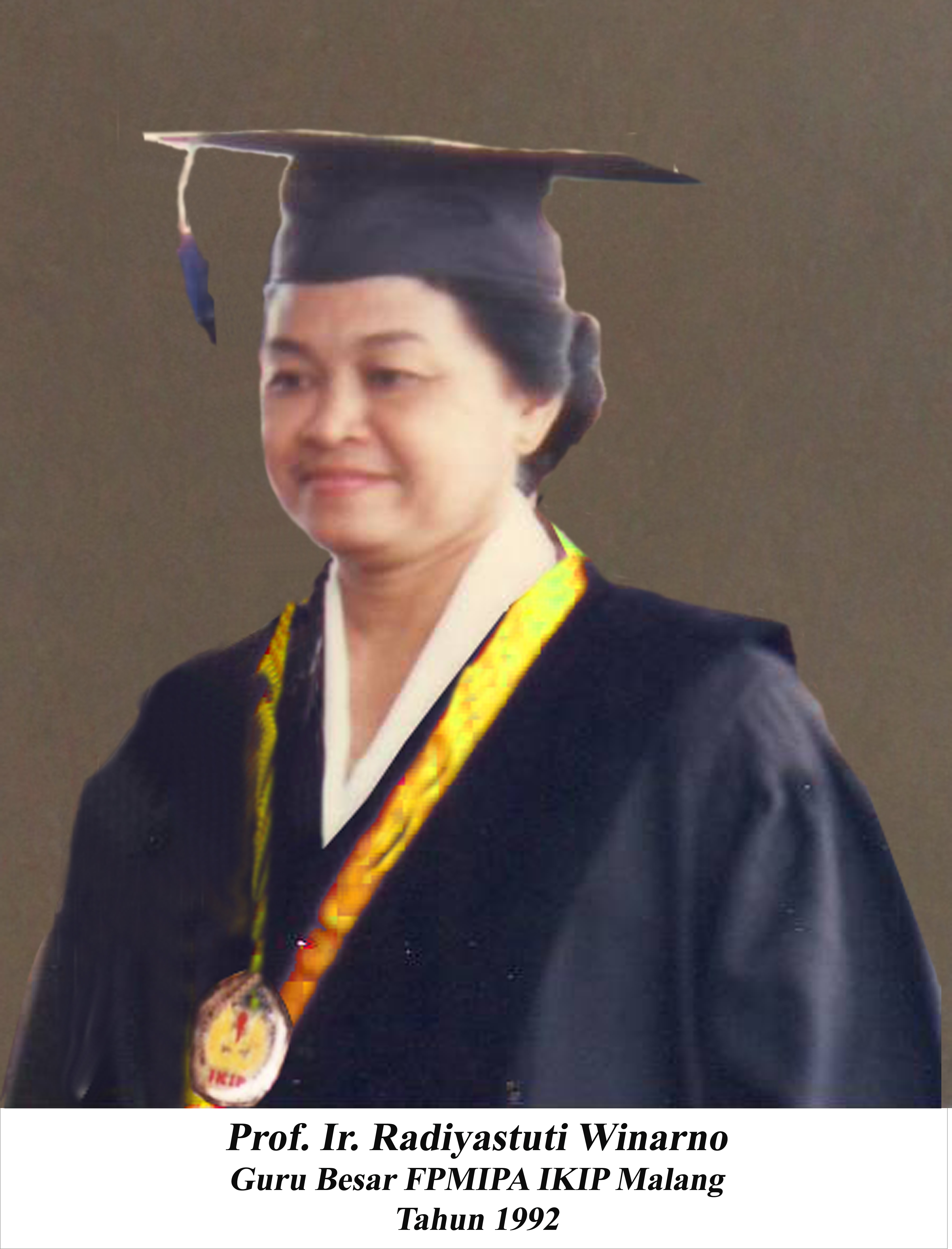 Radiyastuti mendapat gelar Ir. dari Fakultas Pertanian Institut Pertanian Bogor tahun 1961